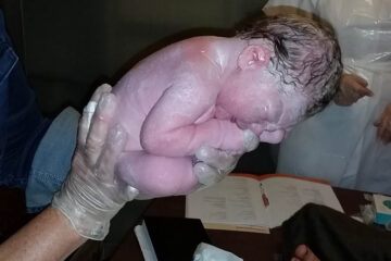 Baby Sjors, vlak na zijn snelle, maar hectische bevalling