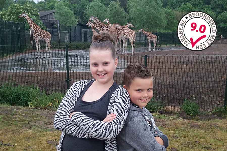 jongetje-en-meisje-in-safaripark-beekse-bergen