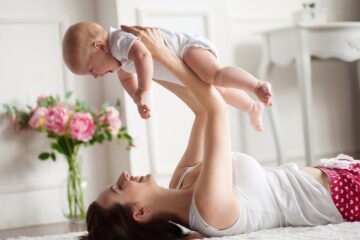 baby na-apen samen gekke bekken trekken