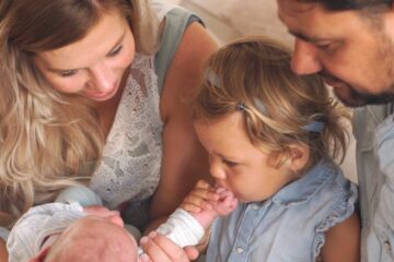 Gezin vastgelegd met newbornvideo