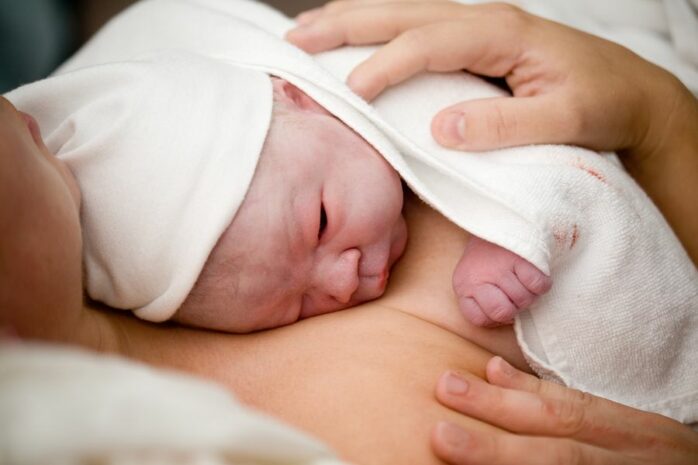 Pasgeboren baby: eerste uur met je kindje 24Baby.nl