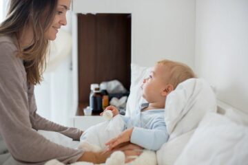 Moeder zorgt onder werktijd voor haar zieke kind dankzij zorgverlof