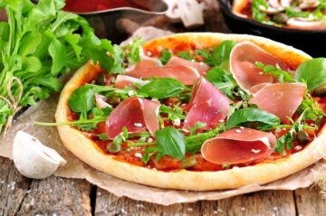 Parmaham op een pizza mag je eten als je zwanger bent