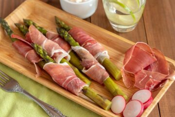 Asperges omwikkeld met serranoham