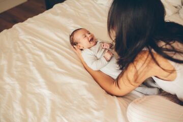 Moeder heeft baby korte meisjesnamen gegeven