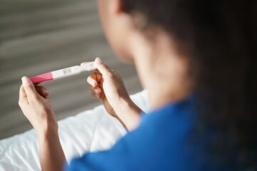 Vrouw is overtijd maar niet zwanger en heeft negatieve zwangerschapstest