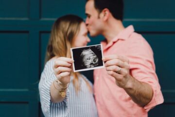 man en vrouw hebben angst voor miskraam