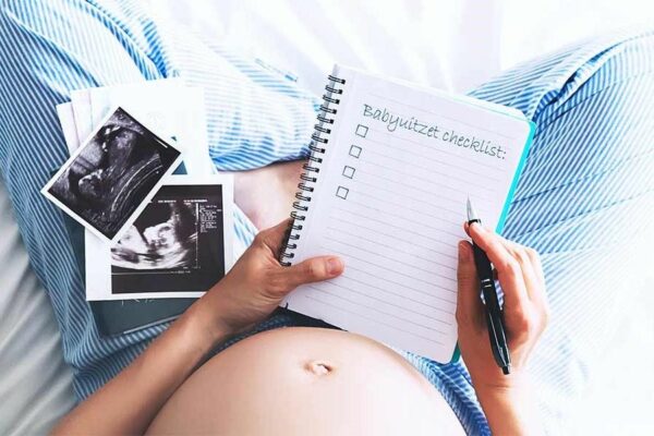 Vrouw 31 weken zwanger vinkt to-do lijst af