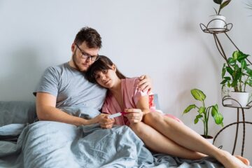 Stel heeft vruchtbaarheidsproblemen en houdt negatieve test vast