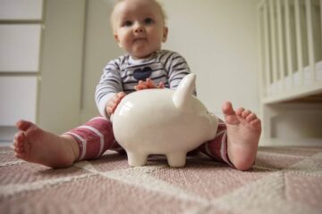 Baby vult spaarpot met opbrengst van aandelen