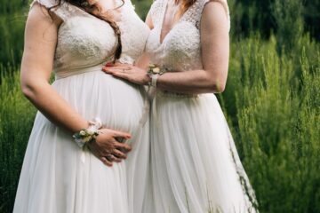 Stel is aan het trouwen tijdens de zwangerschap