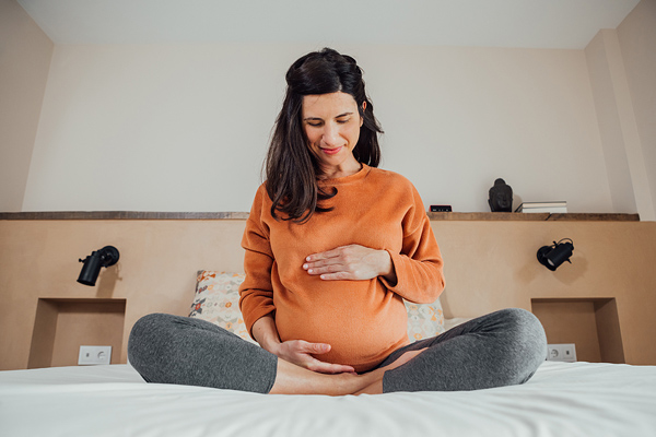 zwangere vrouw gebruikt Bepanthen Baby Zalf