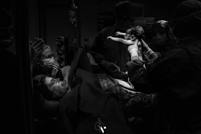 Geboorte van kind op de foto gezet door Verwonder fotografie