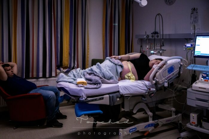Stel tijdens bevalling op de foto gezet door Touched Photography