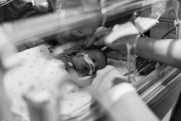 Vroeggeboorte 29 weken, baby Faye in de couveuse