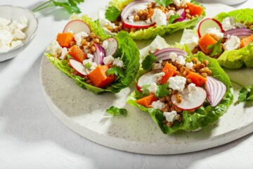 Lunchsalade met linzen en zoete aardappel, sla en feta