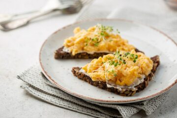 Scrambled eggs met tuinkers