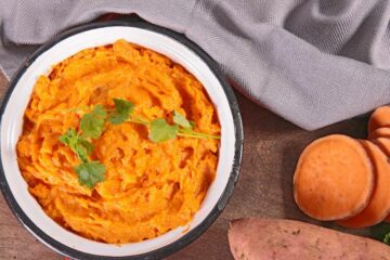 Babyhapje van zoete aardappel en kip