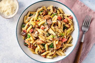 Mini penne ham en champignonsaus