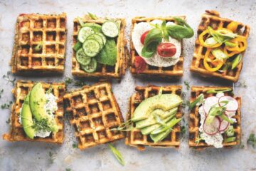 Hartige wafels met geitenkaas.