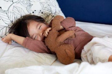 Peuter slaapt goed door met behulp van een slaaptrainer