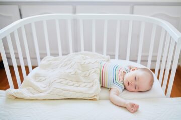 Baby slaapt in de beste co-sleeper