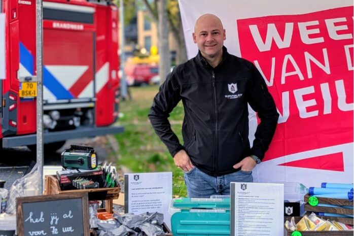 Jeroen Bak van Survivalkit Academy bij een training 'leren omgaan met het noodpakket'