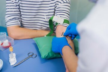 bloedprikken voor bepaling rhesusfactor