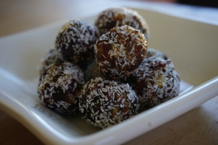 gezond tussendoortje: energy balls van dadels