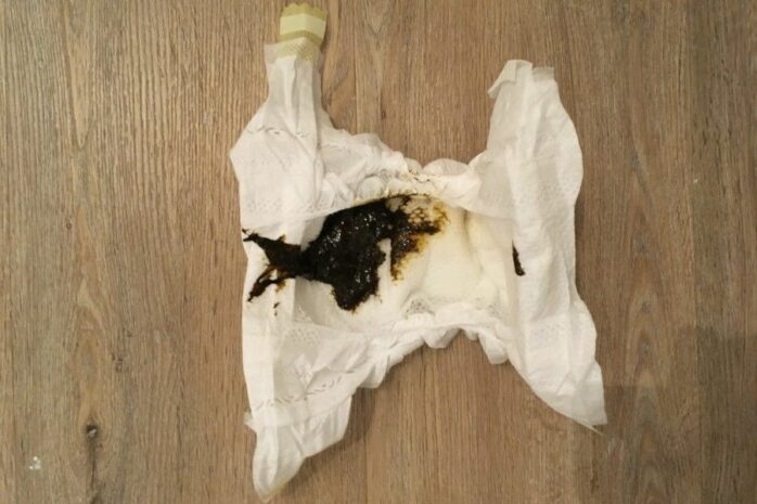Luier met meconium, de eerste ontlasting van je baby