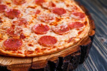 Salami op een pizza mag je als je zwanger bent