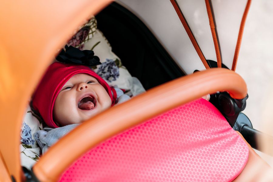 baby in kinderwagen die online is gekocht