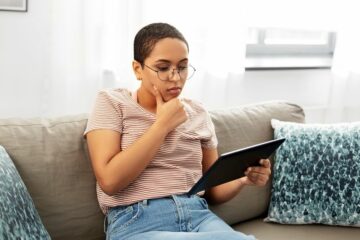 Vrouw vraagt zich af of ze zwanger is of niet