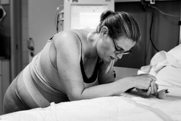 Zwangere vrouw heeft pijn van weeën