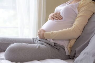 Vrouw heeft last van steken in vagina tijdens zwangerschap