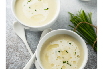 Gezonde lunch van aspergesoep