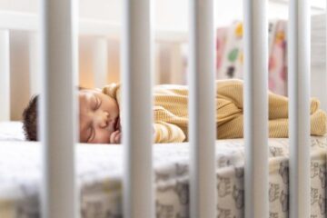 Slapende baby na opvolgen wakkertijd