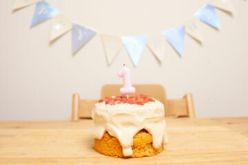 Verjaardagstaartje voor een kindje van 1 jaar met een kaarsje erin