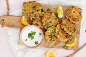 Broccoli fritters met yoghurtsaus