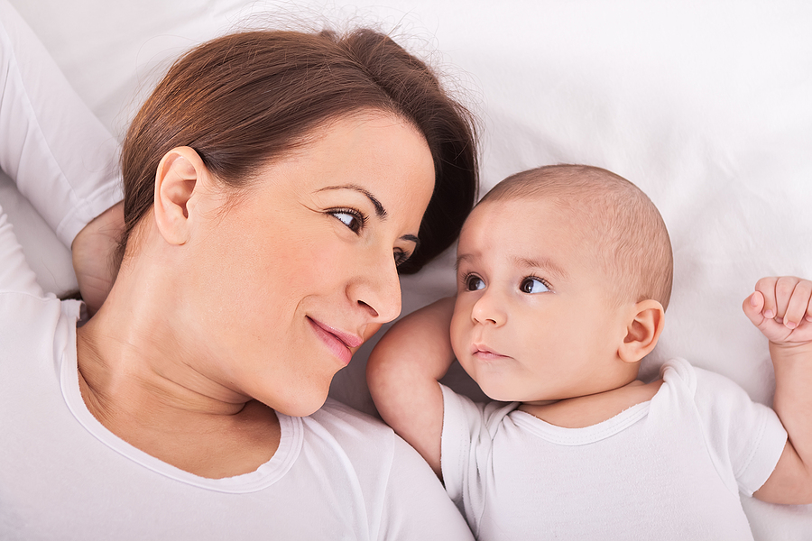 Mama und Baby sind ein eingespieltes Team