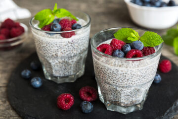 Chia-Pudding mit Kefir und Beeren