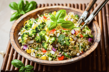 Quinoa-Gemüse-Pfanne: Rezepte für die Zeit nach der Geburt.