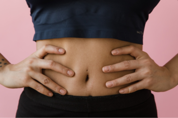 Bauch, bei dem die Rektusdiastase durch Übungen geschlossen ist